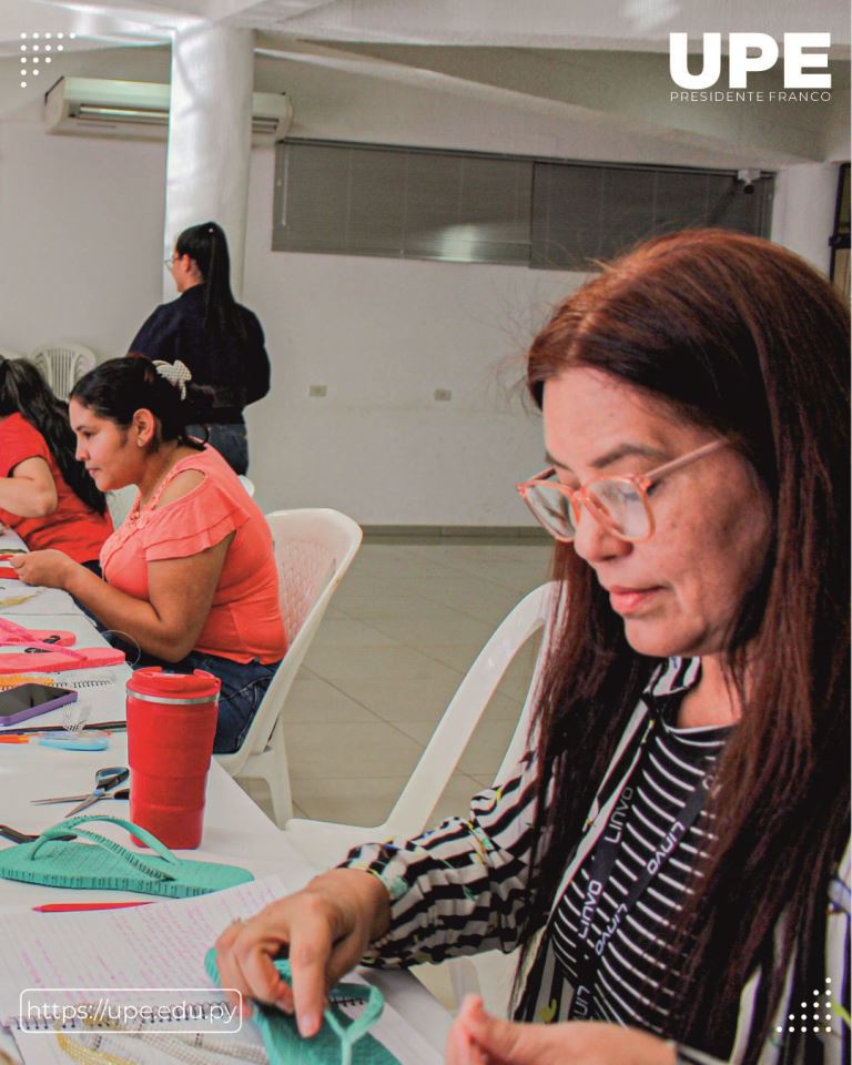 Bordado de Zapatillas: Curso Taller en la UPE 